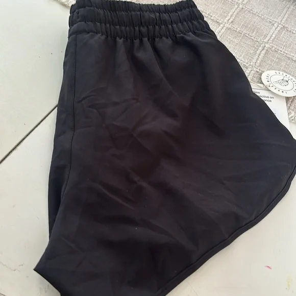 Vuori Black Women's Athletic Shorts Clementine 4” short 2.0 Size XS & M - Picture 6 of 12